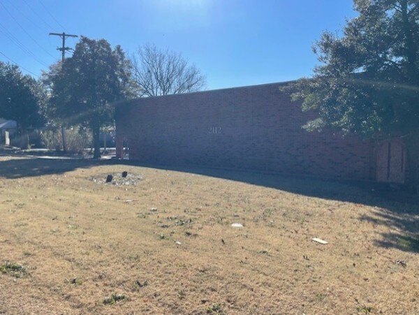 More Photos Of 2112 Hollywood Dr, Jackson Office For Sale