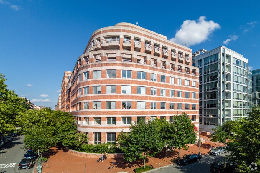 More Photos Of 2450 N St NW, Washington Office For Sale