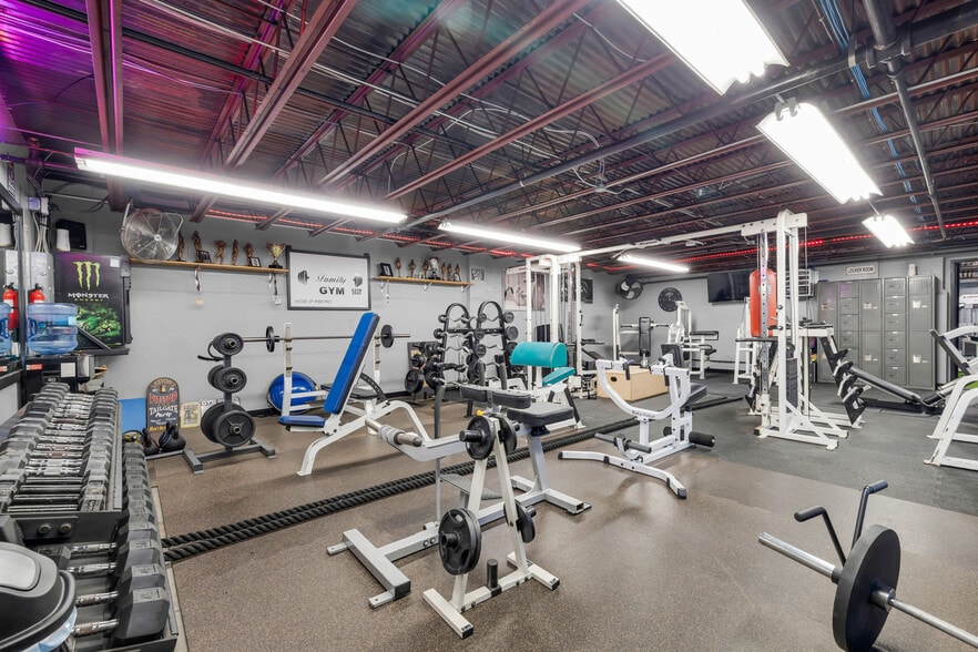 More Photos Of 300 Riverside Ave, Bristol Manufacturing For Sale