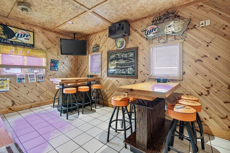 More Photos Of 133 E Main St, Embarrass Specialty For Sale