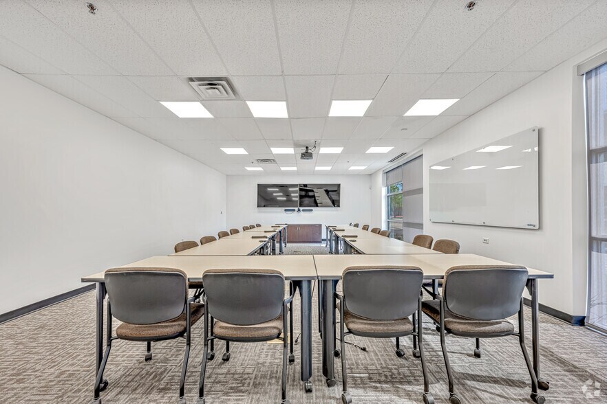 More Photos Of 4715 Mountain Creek Pky, Dallas Manufacturing For Lease