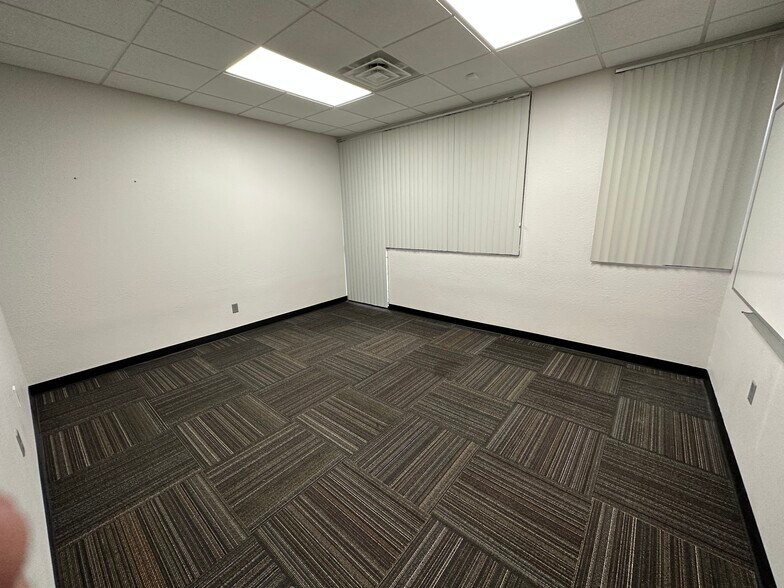 More Photos Of 3343 E Montclair St, Springfield Office For Lease