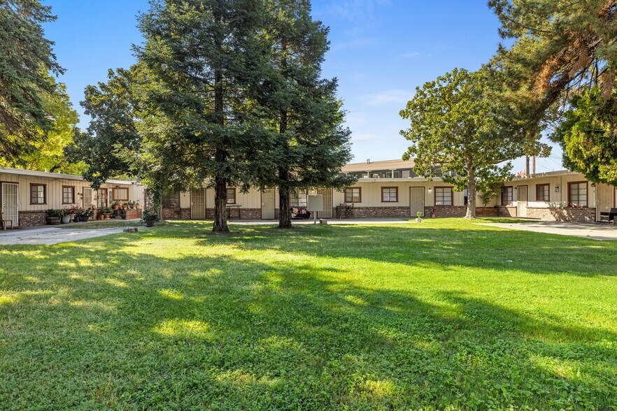 Primary Photo Of 1136 Stoddard Ave, Modesto Apartments For Sale