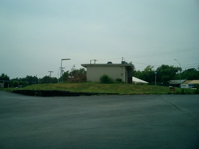 More Photos Of 11511 Blue Ridge Blvd, Kansas City Freestanding For Lease