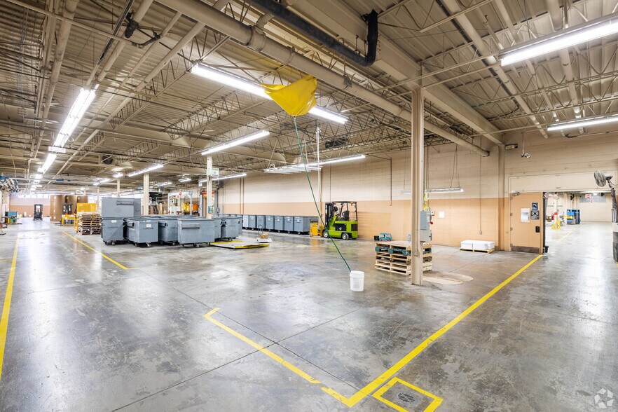 More Photos Of 200 Boul Grand N, Cowansville Warehouse For Sale