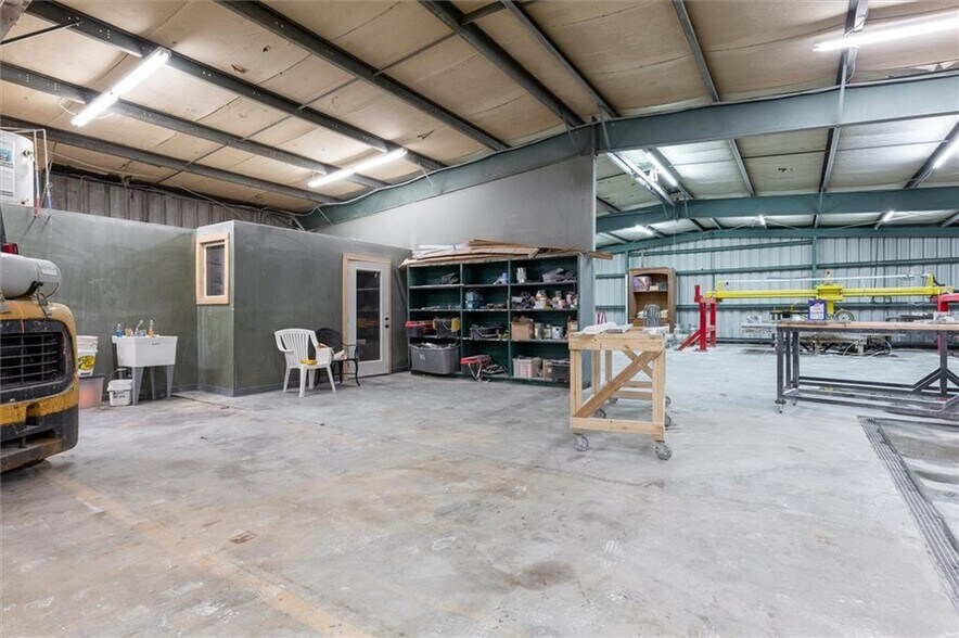 More Photos Of 306 US 123 Byp, Seneca Manufacturing For Lease