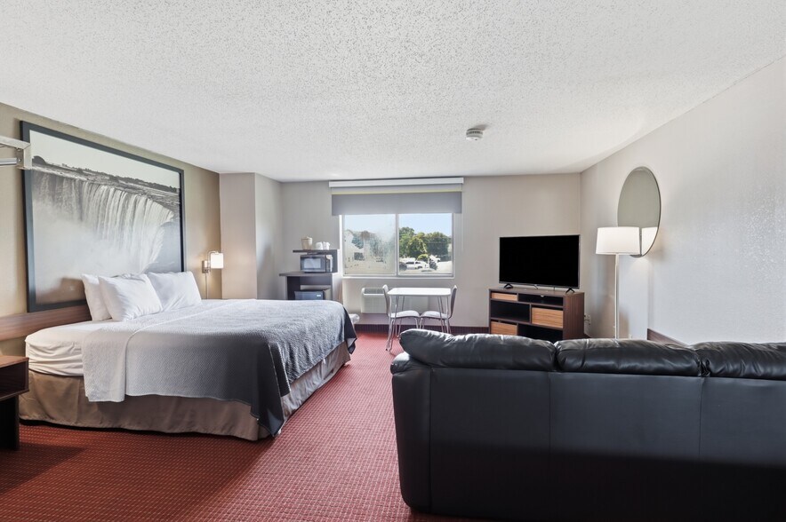 More Photos Of 7680 Niagara Falls Blvd, Niagara Falls Hotel For Sale