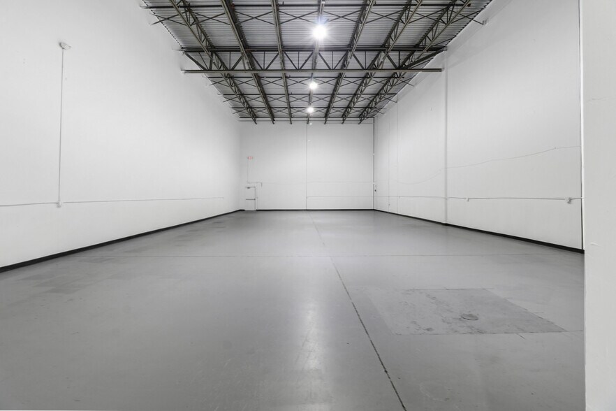 More Photos Of 955 NW 159th Dr, Miami Warehouse For Lease