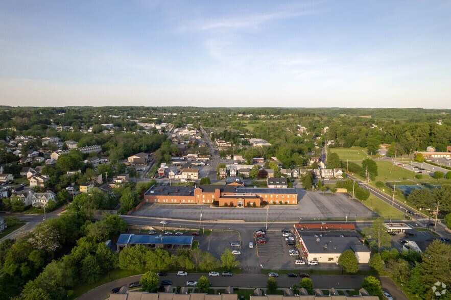 More Photos Of 600 S Broad St, Kennett Square Unknown For Lease