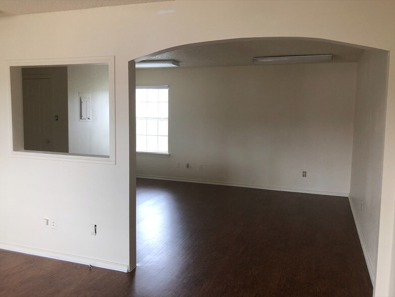 More Photos Of 405 S Elm St, Denton Apartments For Sale