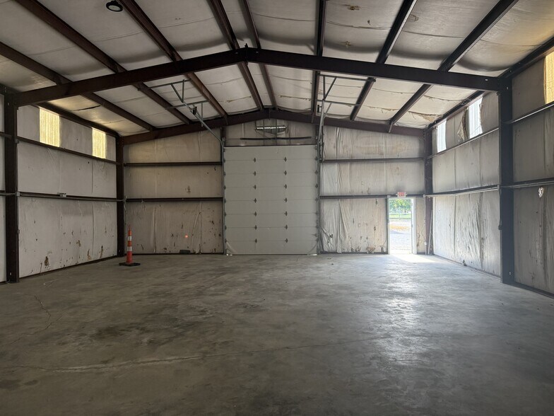 More Photos Of 3927 Highway 27, Sulphur Light Distribution For Lease