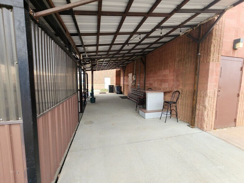 More Photos Of 424 Main St, Jordan Sports And Entertainment For Sale