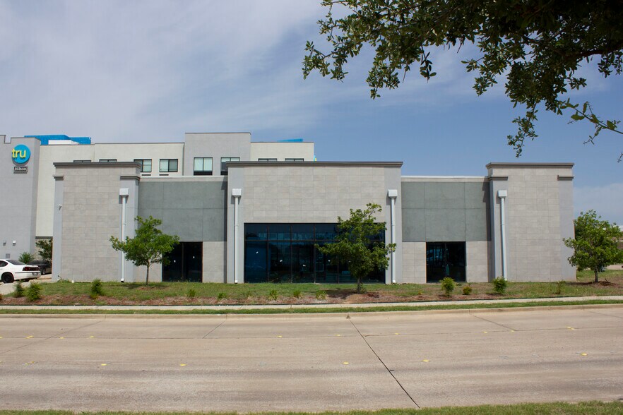 More Photos Of 5035 N President George Bush Hwy, Garland General Retail For Sale