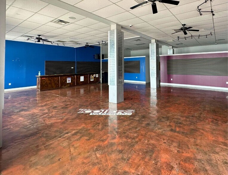 More Photos Of 107 Walton Dr, College Station Freestanding For Lease