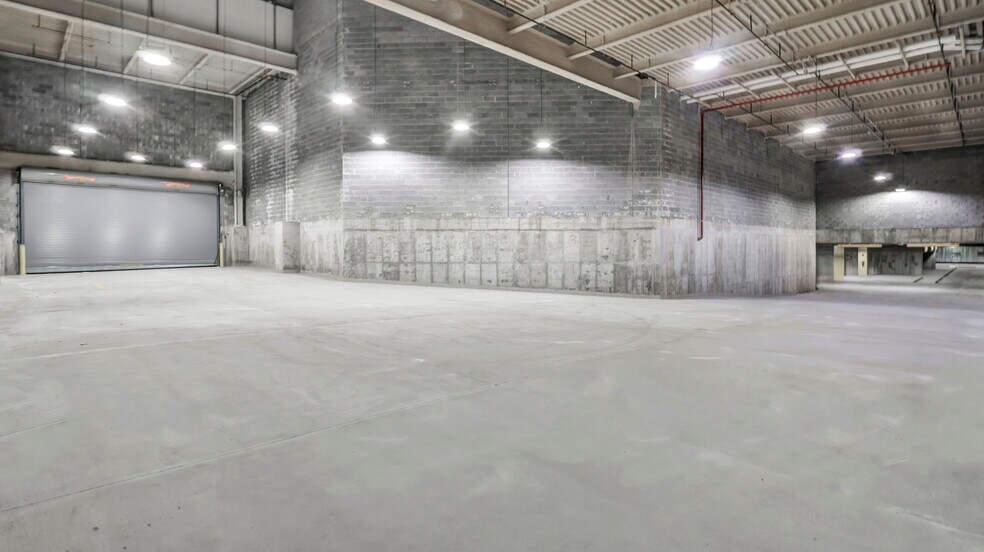 More Photos Of 153-44 S Conduit Ave, Jamaica Warehouse For Lease