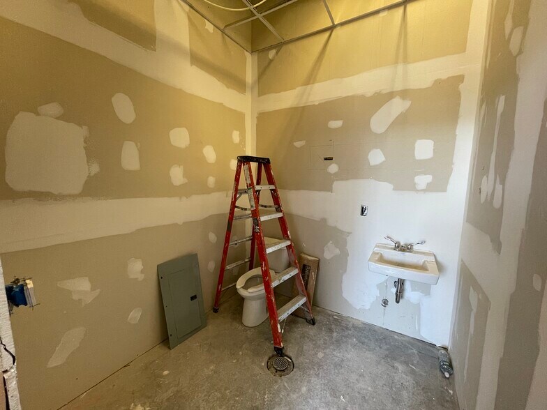 More Photos Of 251-73 Jericho Tpke, Bellerose Office For Sale