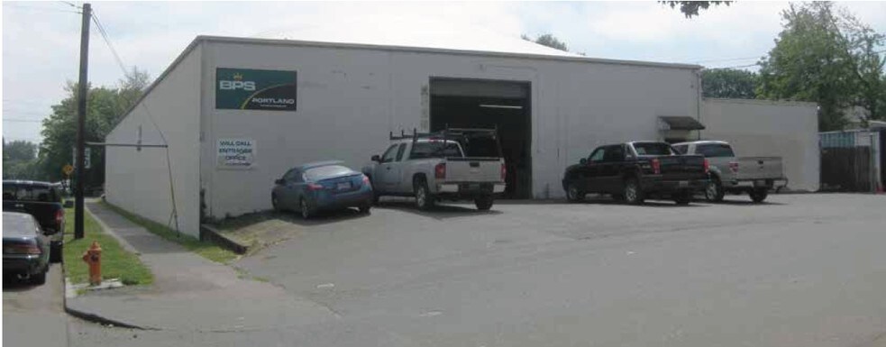 Primary Photo Of 9468 N Macrum Ave, Portland Warehouse For Lease