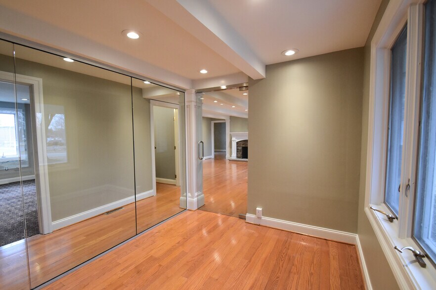 More Photos Of 40 N Forest Rd, Buffalo Office For Lease