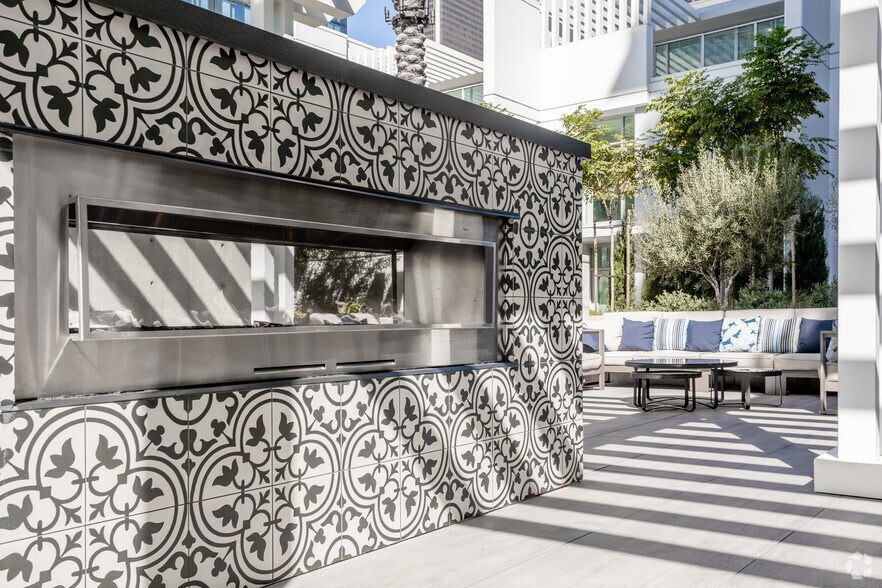 More Photos Of 825 S Hill St, Los Angeles Apartments For Lease