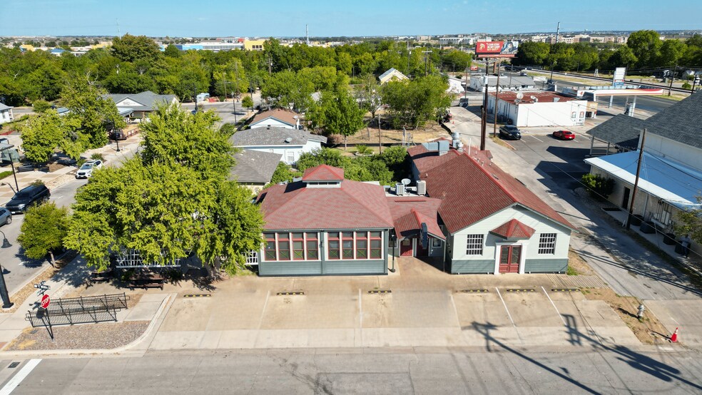 More Photos Of 105 Willis St, Leander Restaurant For Sale