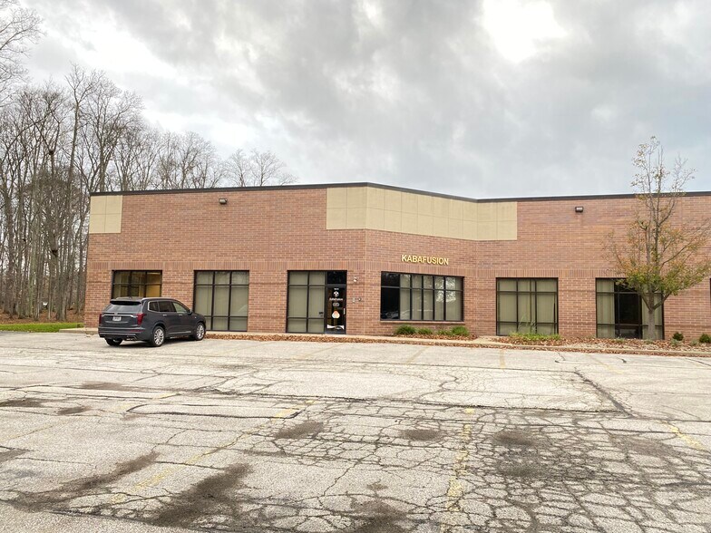 Primary Photo Of 6565 Davis Industrial Pky, Solon Flex For Sale