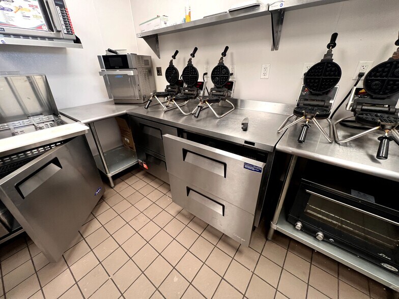 More Photos Of 11565 Theatre Dr, Champlin Unknown For Lease