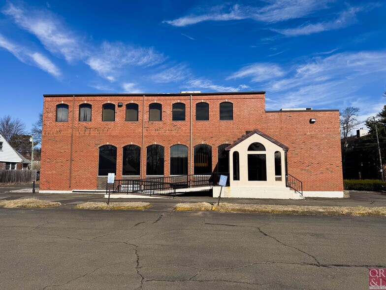 More Photos Of 199 Oakwood Ave, West Hartford Medical For Sale