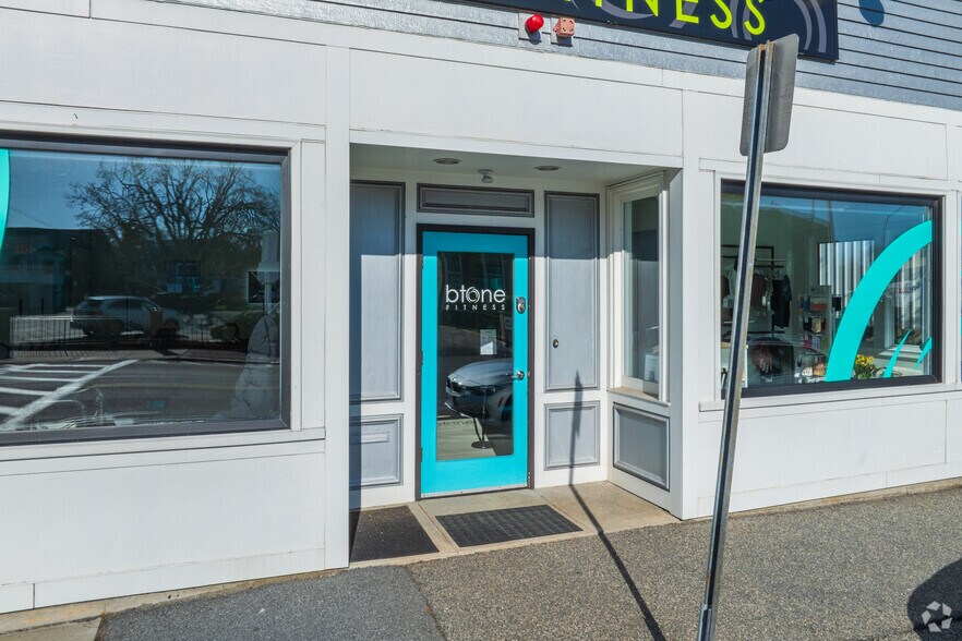 More Photos Of 12 Atlantic Ave, Marblehead Storefront For Sale