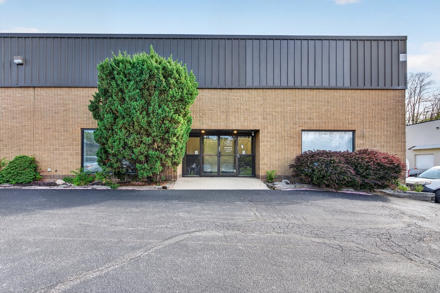 Primary Photo Of 2 Raymond Dr, Havertown Light Manufacturing For Lease