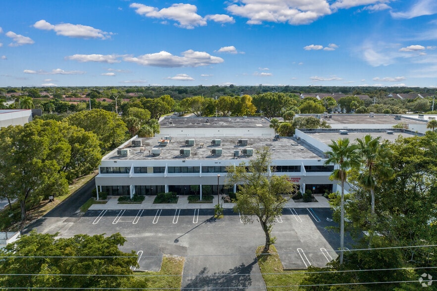 More Photos Of 11917-11929 W Sample Rd, Coral Springs Warehouse For Lease