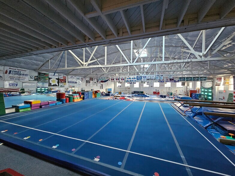 More Photos Of 815 N 1st Ave, Great Falls Auto Dealership For Lease