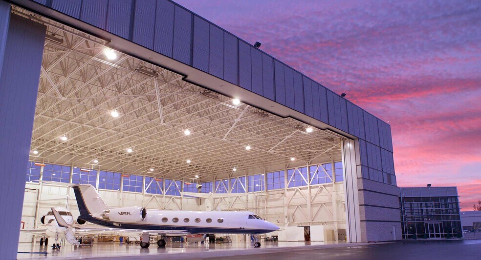 More Photos Of 7 S Hangar Rd, Peachtree City Airplane Hangar For Sale