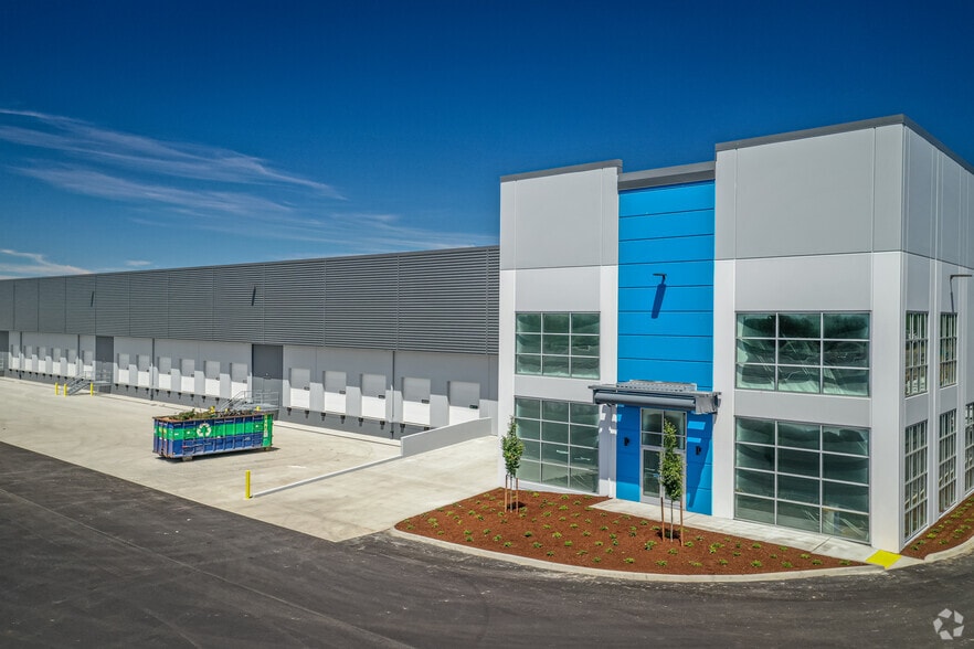 More Photos Of 12005 Steele St S, Tacoma Distribution For Lease