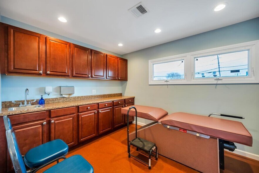 More Photos Of 760 Wellwood Ave, Lindenhurst Medical For Sale