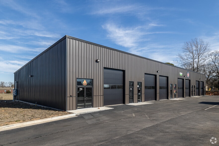 Primary Photo Of 700 E Third St, Gentry Flex For Lease