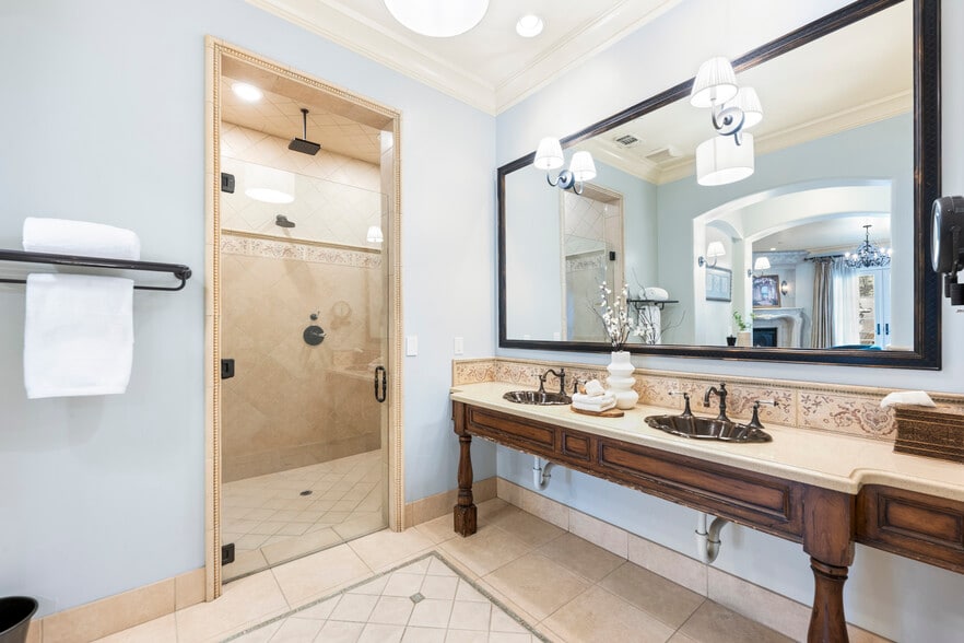 More Photos Of 1210 Arden Hills Ln, Sacramento Specialty For Sale