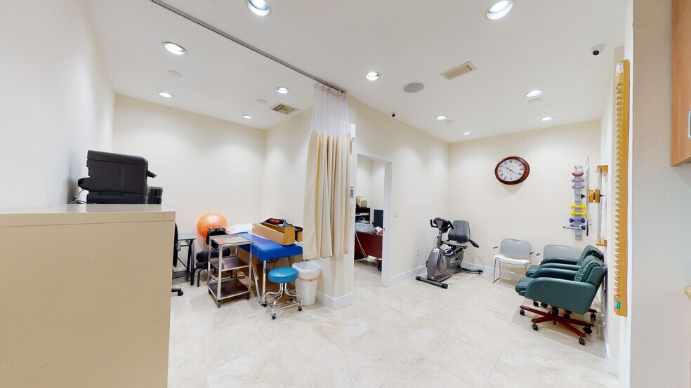 More Photos Of 235 W 49th St, Hialeah Medical For Sale