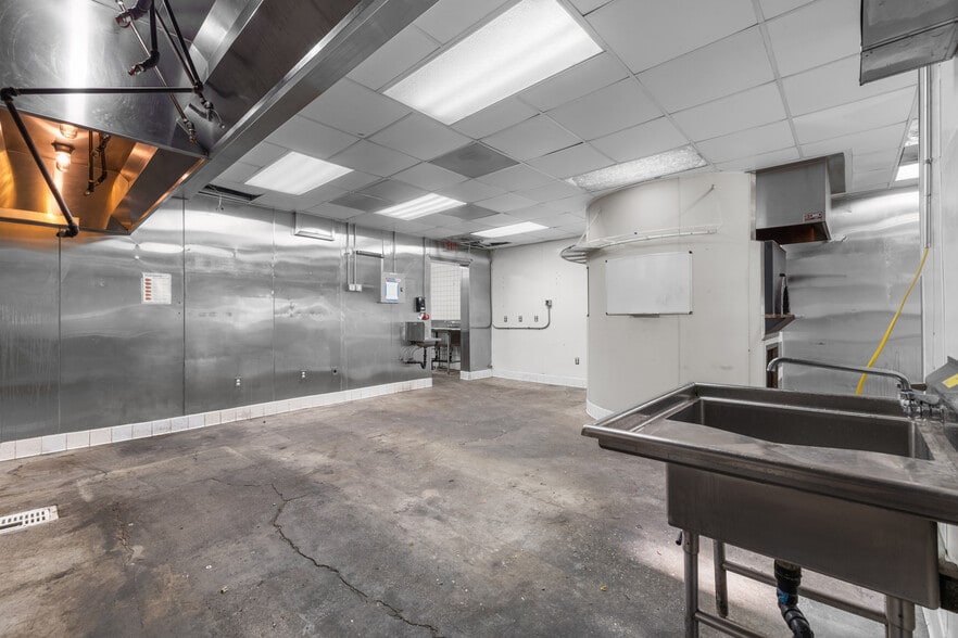 More Photos Of 310-315 S Robertson Blvd, Los Angeles Storefront For Lease