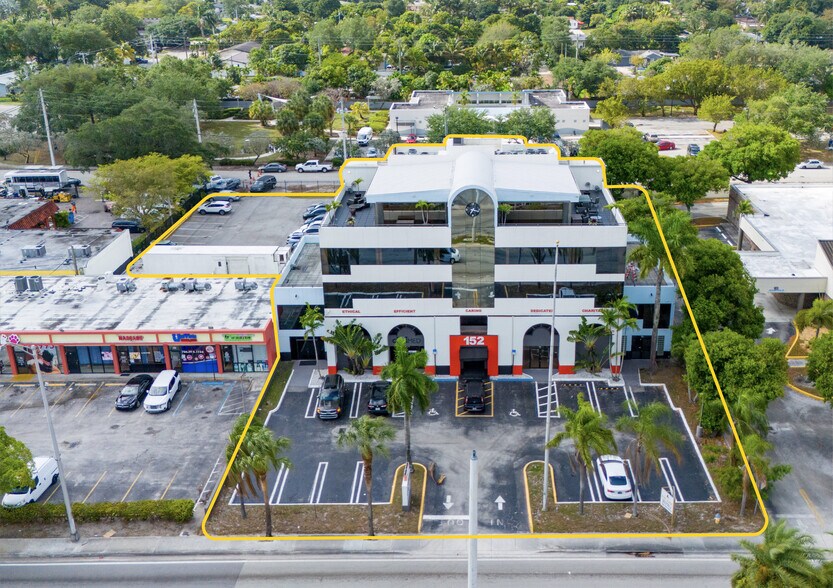 More Photos Of 152 Ne 167th St, Miami Office For Sale