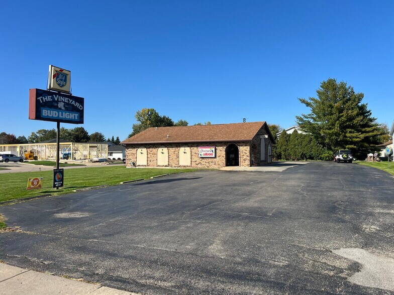 Primary Photo Of Liquor Store, Janesville Storefront For Sale