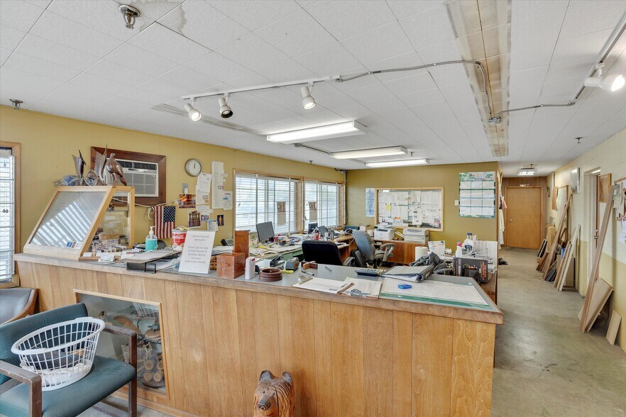 More Photos Of 8900 NE Lombard St, Portland Warehouse For Sale