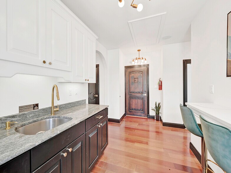 More Photos Of 2041 Park St, Atlantic Beach Loft Creative Space For Lease