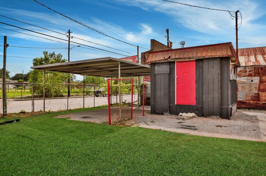More Photos Of 7629 Harrisburg Blvd, Houston Land For Lease