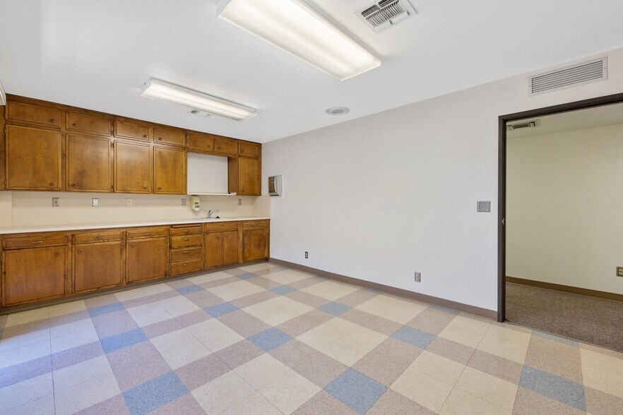 More Photos Of 561 N Alta Ave, Dinuba Medical For Lease