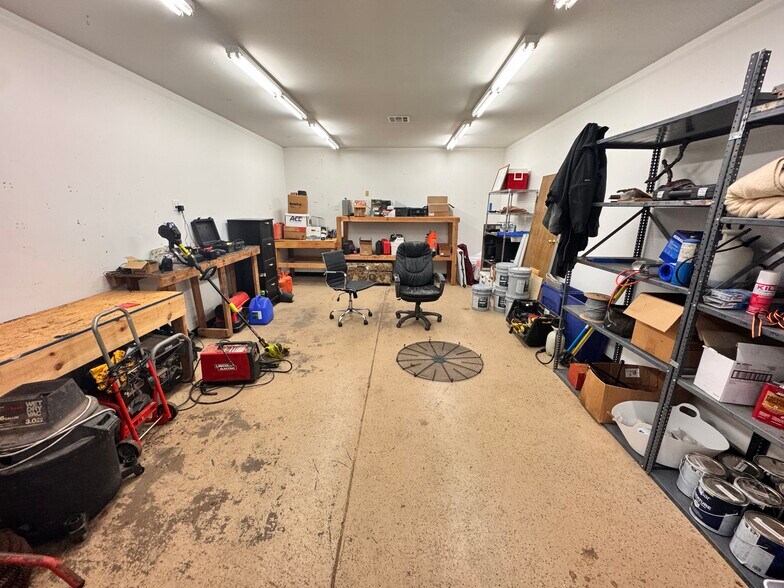 More Photos Of 3504 S Meridian Ave, Oklahoma City Warehouse For Lease