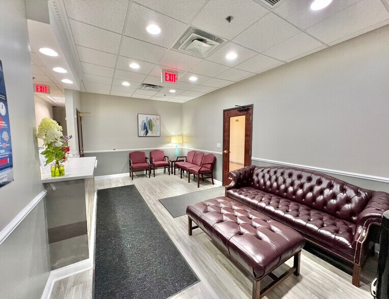 More Photos Of 900-950 W Il Route 22, Lake Zurich Medical For Sale