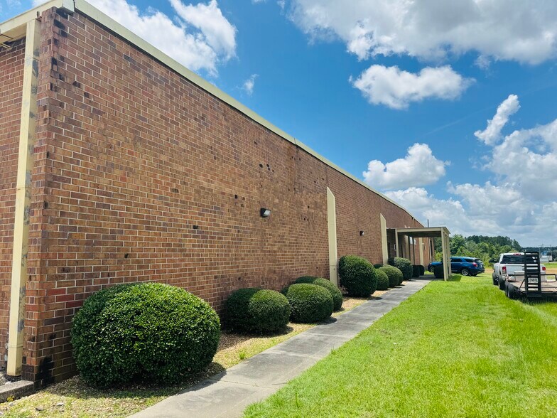 More Photos Of 139 Benjamin Hill Dr, Fitzgerald Warehouse For Sale