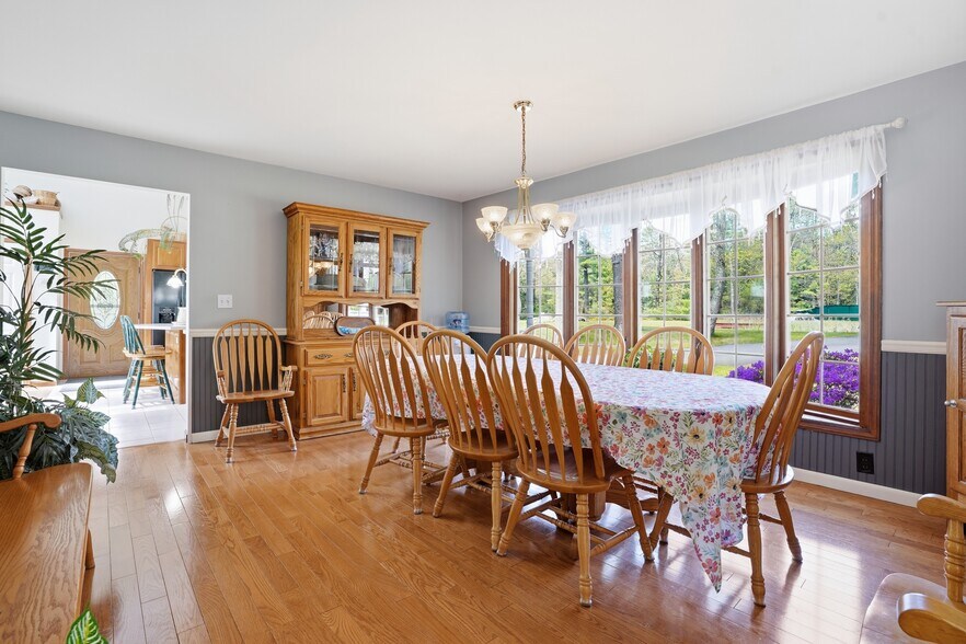 More Photos Of 120 Milford Hill Ln, Milford Flex For Sale