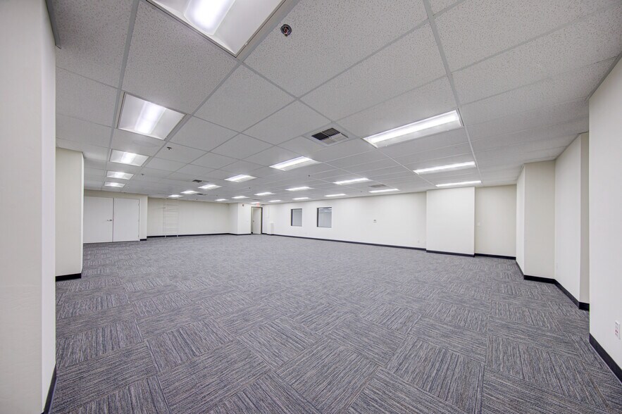 More Photos Of 4625 Wible Rd, Bakersfield Auto Dealership For Lease
