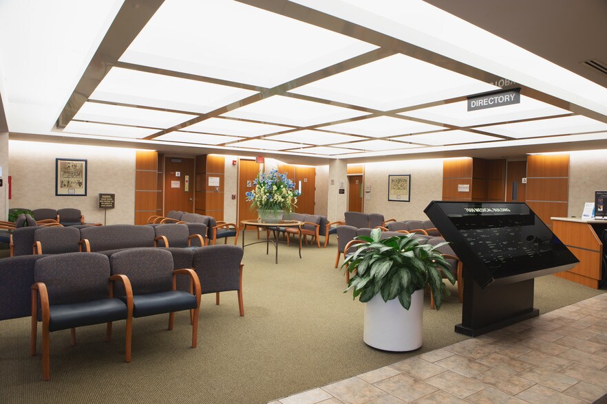 More Photos Of 7600 College Dr, Palos Heights Medical For Lease